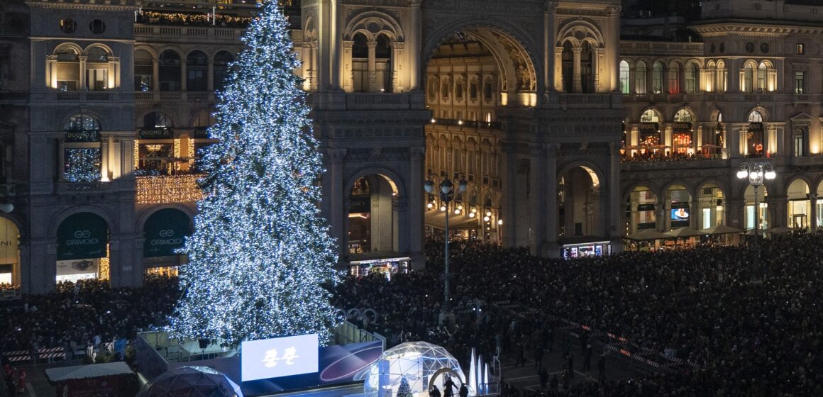 Inaugurata la Samsung Christmas Sphere