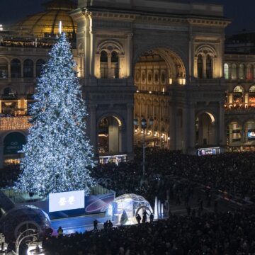 Inaugurata la Samsung Christmas Sphere